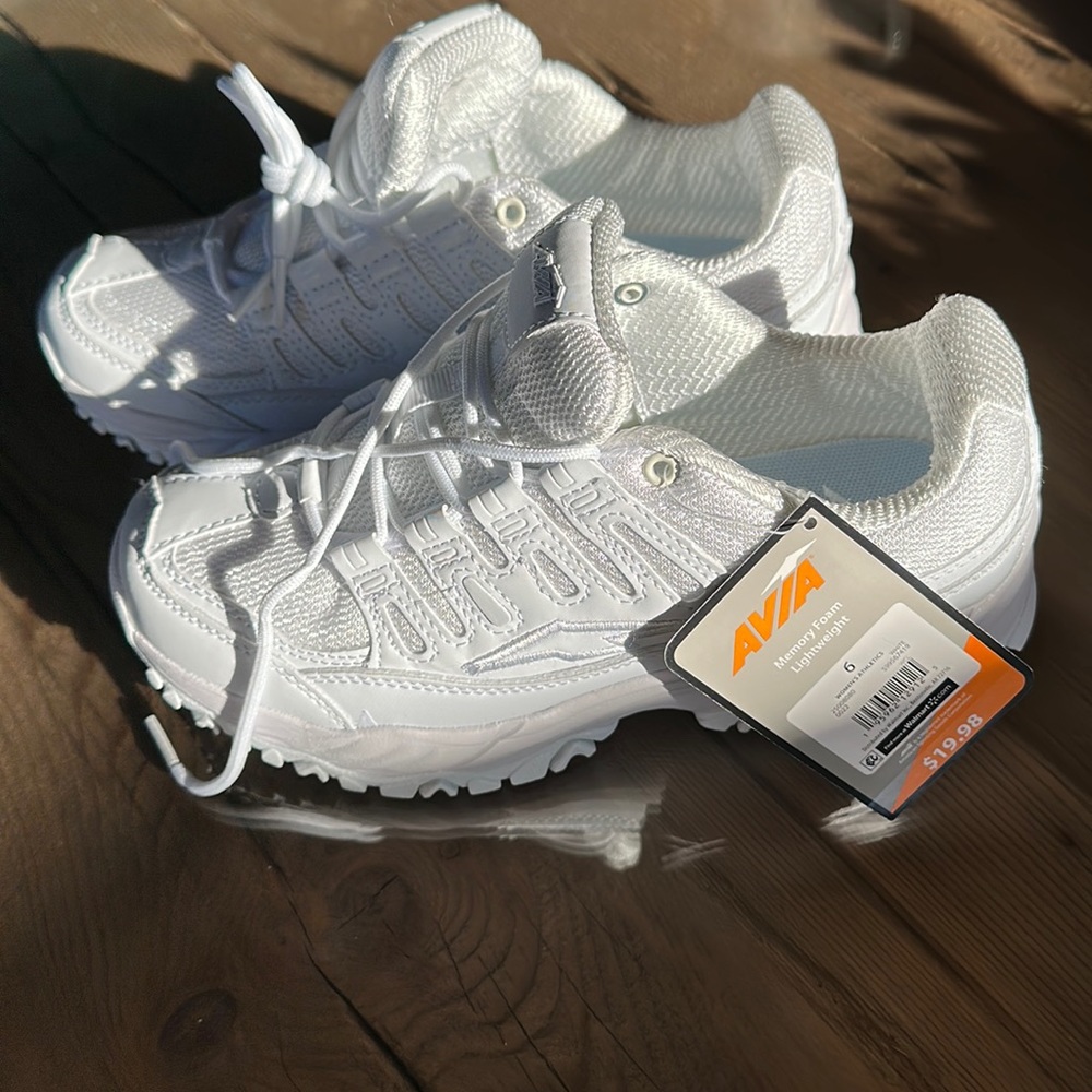 Avia runners - NWT - size 6